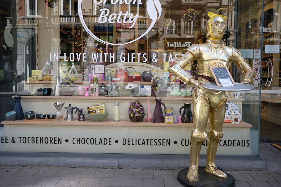 C3PO Selling Chocolate in Leuven